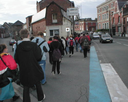 par deux et sur les trottoirs !