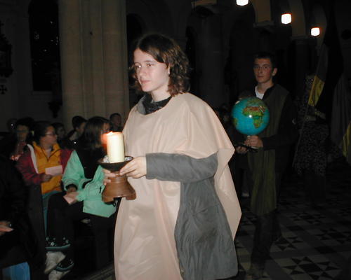 procession  des jeunes représentant les cinq conti