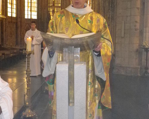 "Le Seigneur Jésus, après leur avoir parlé, fut enlevé au ciel et s’assit à la droite de Dieu"