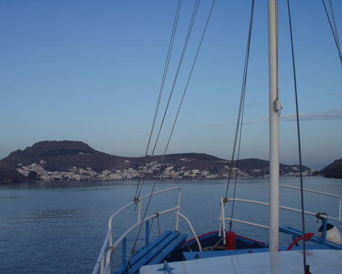 en chaloupe vers Patmos