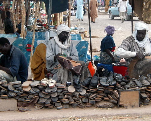 Marché de Tam: cordonier
