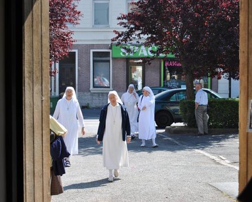 Nos petites soeurs des maternités catholiques au grand complet, quel plaisir !