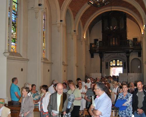 Arrivée à l'église