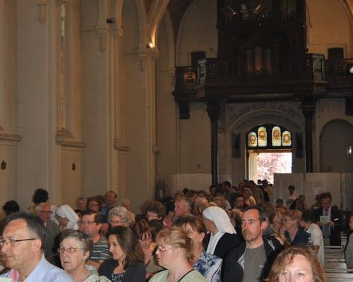 Arrivée à l'église