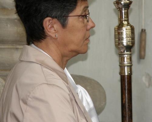 Anne-Marie NAS porte de bâton de la Confrérie du St Sacrement