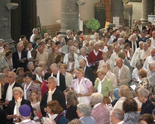 La procession dans l'allée centrale (4)