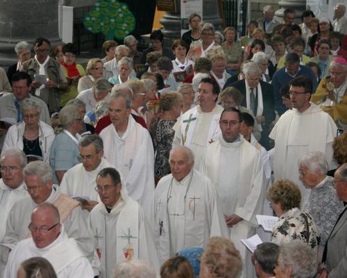 La procession dans l'allée centrale (5)