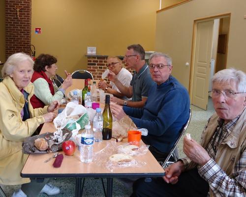 repas salle paroissiale.JPG