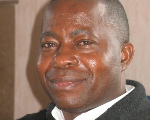 prêtre "Fidei donum" originaire du Congo, au service du doyenné ; réside à Condé-sur-L'Escaut. Envoyé par son évêque dans notre diocèse, pour un temps.