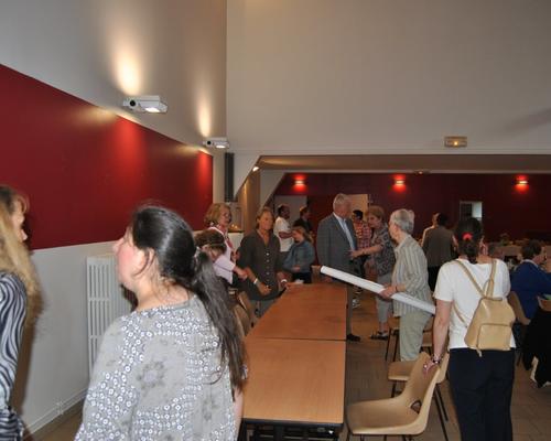 Joie que de devoir redresser une table