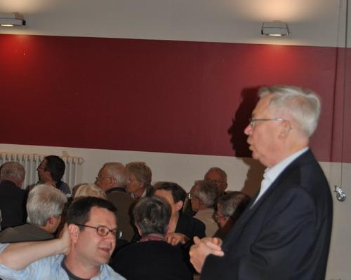L'abbé Bernard Dame qui nous rejoint après les préparations au baptême.