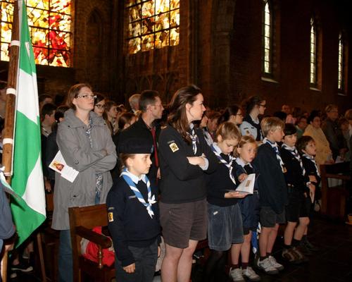 Dans l'assemblée, des Scouts Unitaires de France