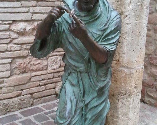 Assise - Portioncule :  Statue St François et Sr C