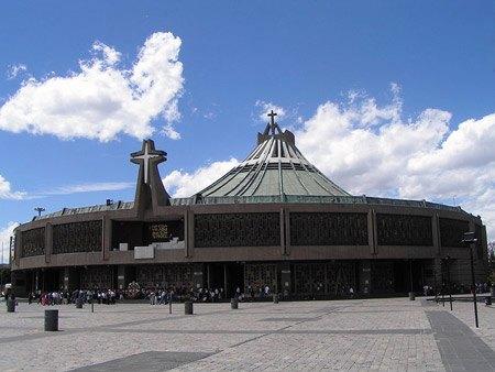 Basilique-de-la-Vierge-Guadalupe-01.jpg