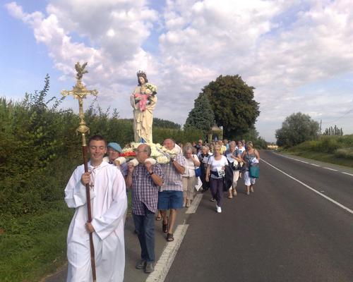en procession.jpg