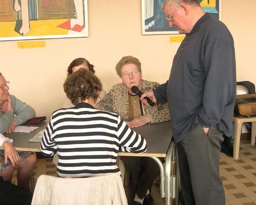 Roger fait parler un autre groupe