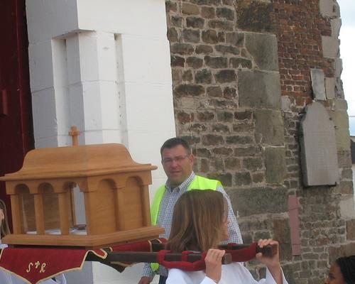 Les reliques de Saint Roch quittent l'église. Que Saint ROCH  nous aide à trouver le chemin d'un CHRIST VIVANT et à le faire vivre parmi les Hommes...pour les Hommes