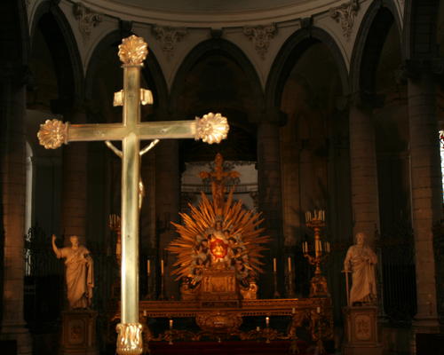 Croix de l'autel, croix du maître-autel...