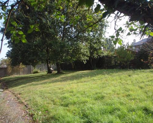 le jardin derrière les salles de catéchisme