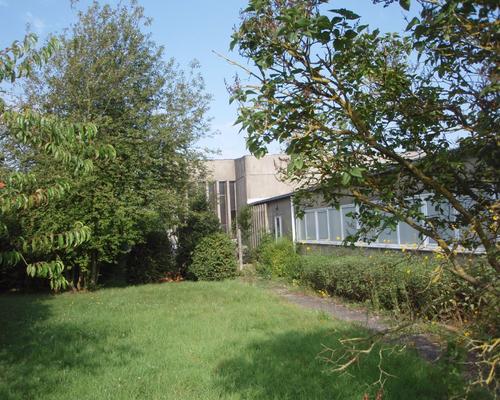 le jardin derrière les  autres salles 
