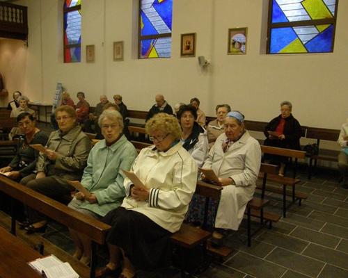 La journée se clôture par une célébration eucharistique...