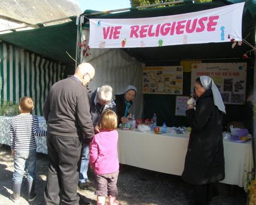 Stand de la Vie religieuse avec S. Marie-Assumption et S. Marie