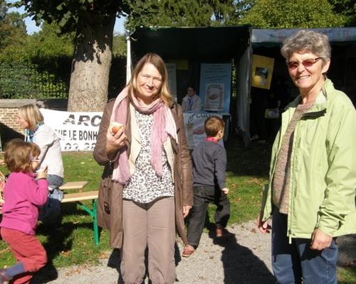 Michèle TURPIN, responsable diocésaine du catéchuménat, et Anne-Marie MARTINEAU, déléguée diocésaine, avec son mari, à la Pastorale de la Famille