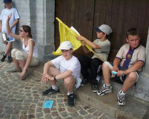 Repos à l'entrée de l'église