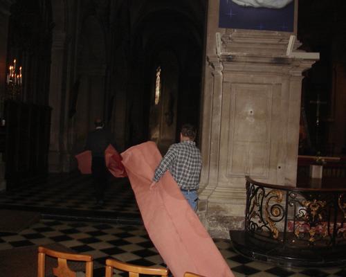 Les mêmes traînant les tapis