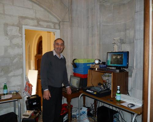 Marc, heureux, le travail avance bien !