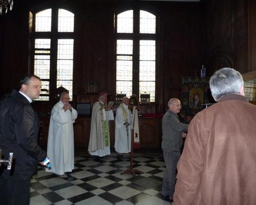 Le clergé se prépare...