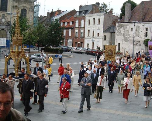 zd - Retour de la procession en ville