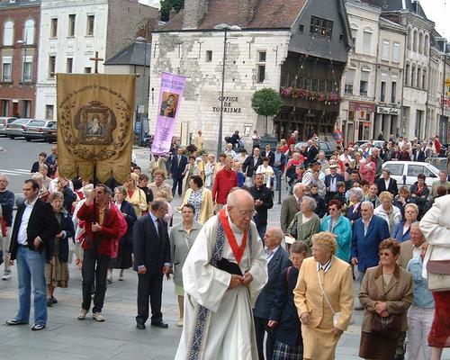 ze - Retour de la procession en ville