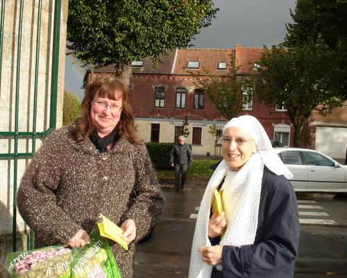 Sr Marie-Guislaine, ravie,  découvre cette nouvelle mission