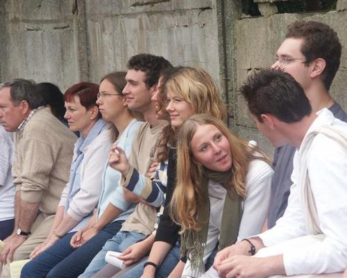 Jeunes dans le fond