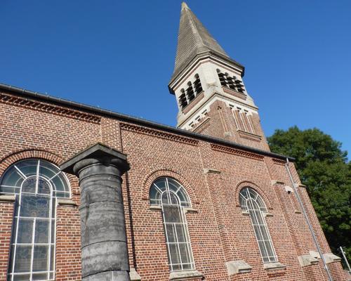 eglise et colonne.JPG