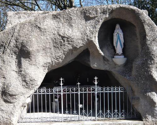 grotte de lourdes.jpg