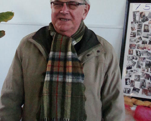 Quand l'abbé essaye le chapeau des mineurs....