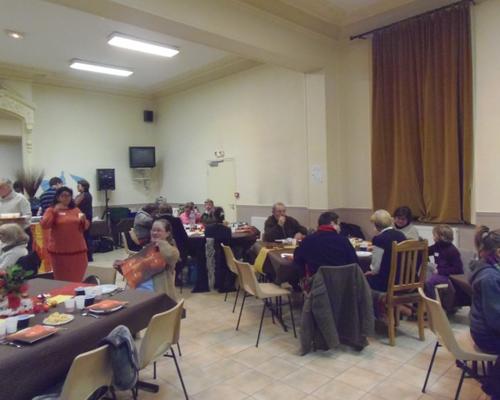 Nous nous apprêtons à prendre le repas du soir .
«  Voyez comme ils s’aimaient »
