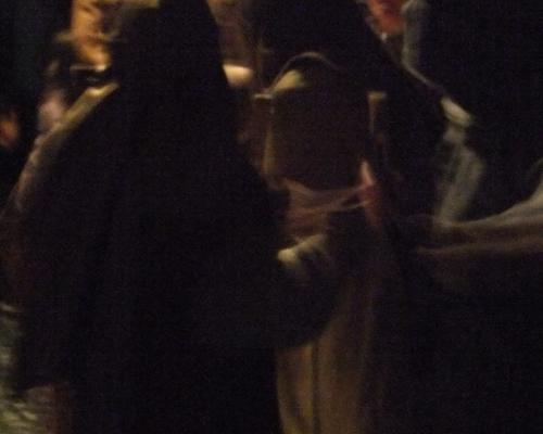Les bergers se concertent pour savoir s'ils vont se rendre à BETHLEEM  comme l'a demandé l'ange, messager de DIEU.