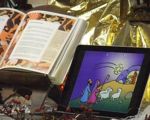 Nous voyons que c'est une étoile qui  a guidé les bergers vers JESUS.
