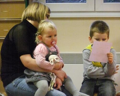 On s'applique pour bien chanter et prier.