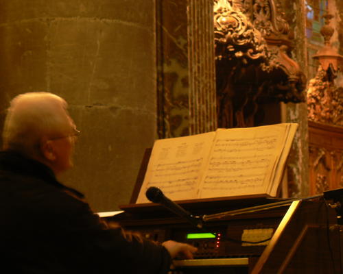 interprétant divers chorals de J-S Bach
("Mystère du Calvaire", "Ô homme ,pleure sur tes péchés" ...)