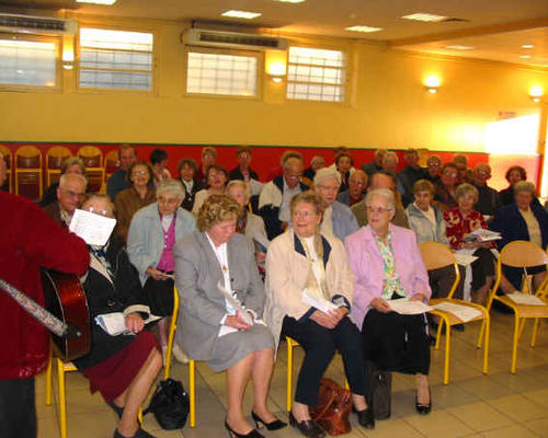 Avec les mouvements et services