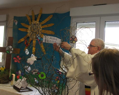 Avec JESUS VIVANT dans notre coeur, nous allons faire de belles choses pour nos parents, nos camarades....