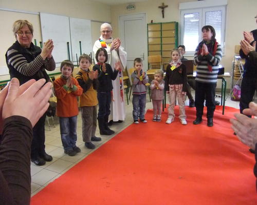 Avec JESUS qui nous aime et veut nous aider....