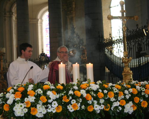 Encensement de l'autel du XVIIIe siècle