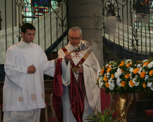 Encensement de l'autel à l'offertoire