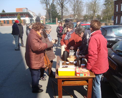Un petit café devant l'église d'Escautpont...l'occasion d'un premier contact...