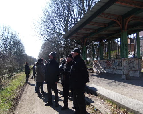 Devant la gare....